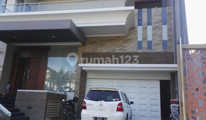 Rumah 2 Lantai di Graha Padma. Aman, Bebas Banjir, Siap Pakai 2