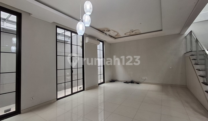 Ready-to-Occupy House in West Semarang 1