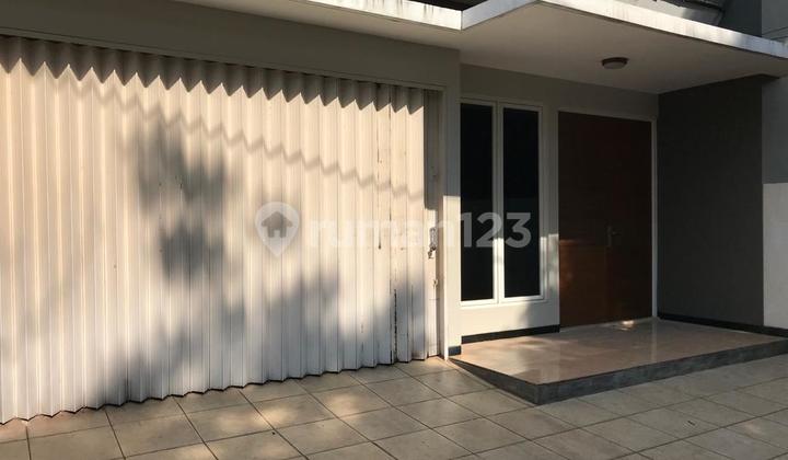3-Storey House Ready to Move In. Has a Swimming Pool 2