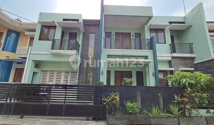 Rumah Mewah 2 Lantai Indraprasta Dekat Toll Borr Siap Huni