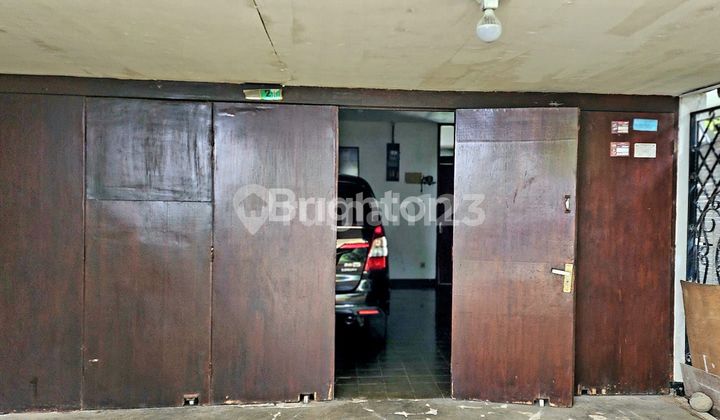 RUMAH KLASIK, LUAS DAN ASRI LOKASI TAMAN KENCANA 2