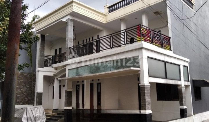 Rumah 2 Lantai Lt 175 Lb 300 Di Taman Persada