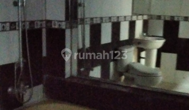 Rumah 2 Lantai Lt 175 Lb 300 Di Taman Persada 2