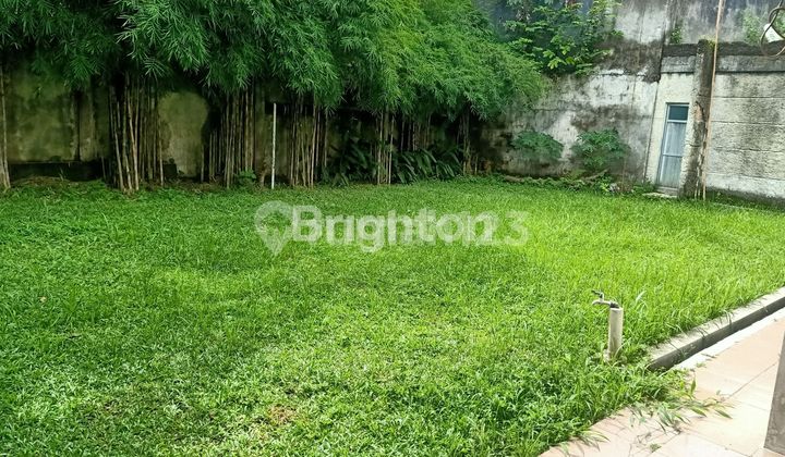 RUMAH KLASIK, LUAS DAN ASRI LOKASI TAMAN KENCANA 2