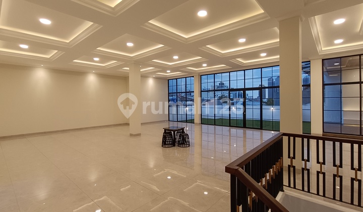 Langka! Rumah Mewah Tomang 3 Lantai-Siap Huni, Hadap Jalan Besar 2