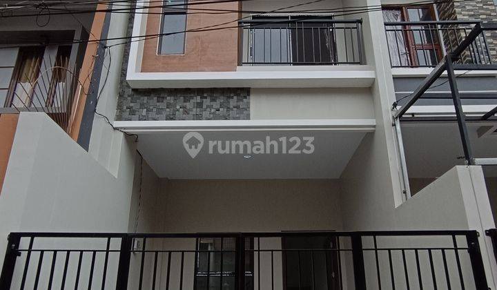 Rumah Minimalis Modern Jelambar Jakarta Barat 1