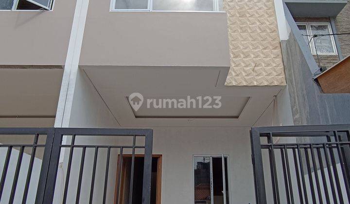 Rumah 3 Lantai Minimalis Jakarta Barat, Harga Terjangkau 1