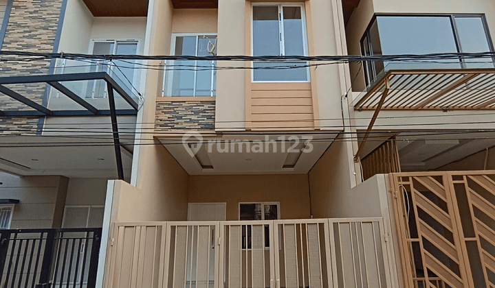 Rumah Minimalis Nyaman 3 Lt Mandala Tomang, Jakarta Barat 1