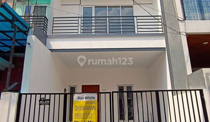 Rumah 3 Lantai Dekat Area Perkantoran Tomang Raya 1