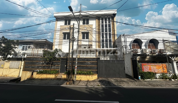 Gudang 4 Lantai 900 m² Disewakan-Tomang Jakarta Barat, Ada Lift