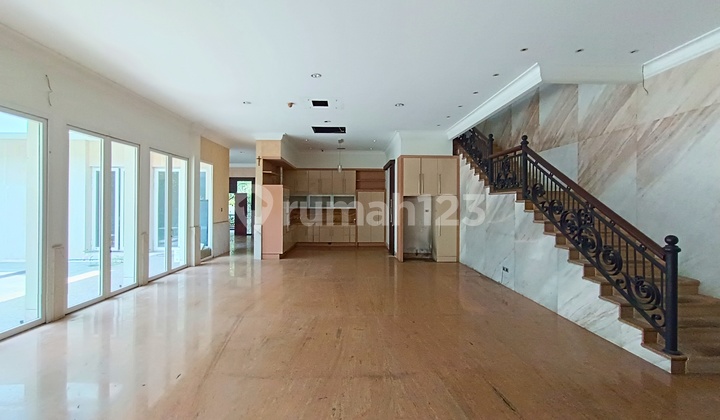 Rumah Mewah Patal Senayan - LT 589 m², Private Pool, Strategis 1