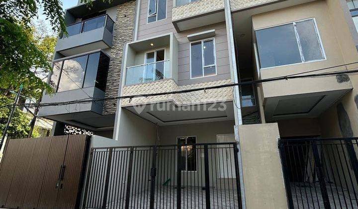 Rumah Baru 3,5 Lantai Taman Ratu 4KT, SHM, Siap Huni, Hadap Timur 1