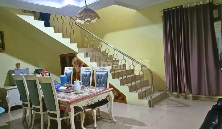 Rumah Strategis Petamburan-Tanah Abang, Cocok Usaha Kos / Hunian 2