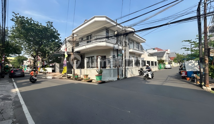 Rumah 2 Lantai Luas & Nyaman Tomang-Dkt Pintu Tol Jakarta Barat