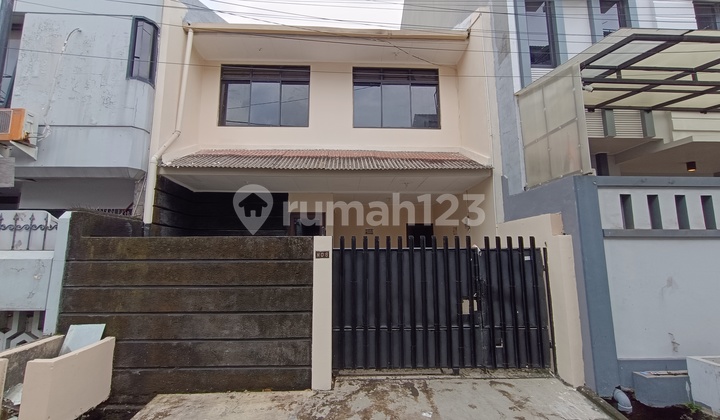 Disewakan Rumah Siap Huni Tomang Jakarta, 2 Lantai, Siap Huni Disewakan Rumah Siap Huni Tomang Jakarta, 2 Lantai, Siap Huni