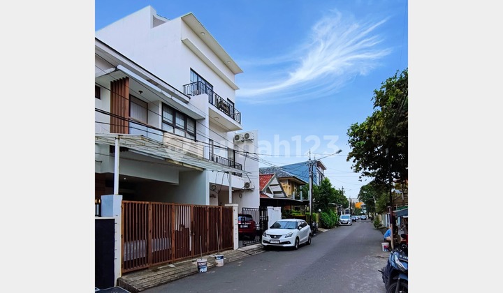 Minimalist House in Tomang Ready to Occupy Strategic Location Near Toll Gate & Busway 2