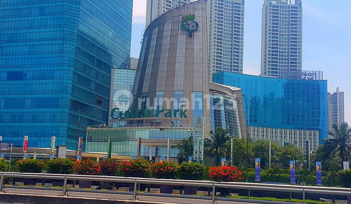 Rumah Baru 4 Lantai Area Tomang SHM 4Kt, Bebas Banjir - Strategis 2