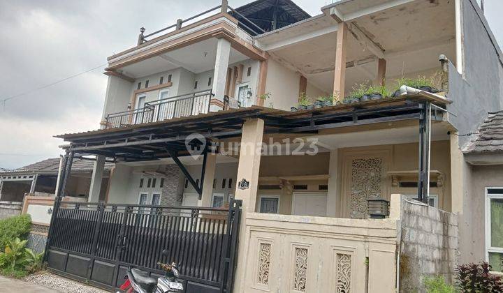 Rumah 3 Lantai Bagus Furnished SHM di Perumahan Benteng Royal Residence, Bogor 1