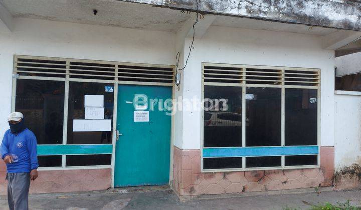 RUMAH BUTUH RENOVASI. BANGUNAN DOUBLE BATA MERAH 2