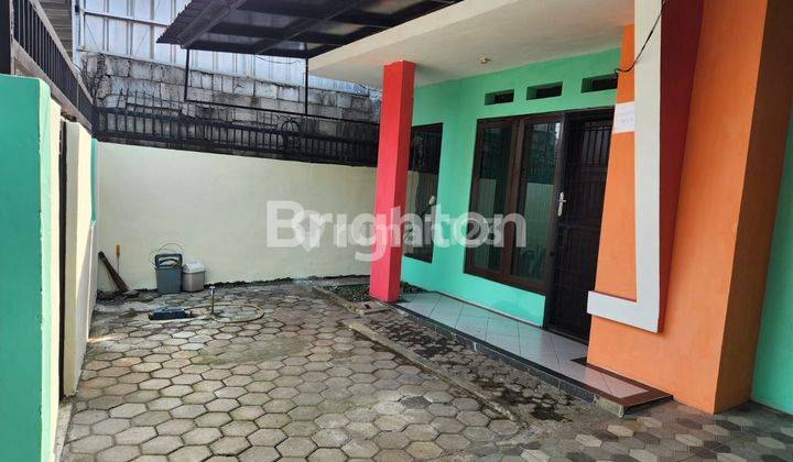 RUMAH  DI PINGGIR JALAN DI PUSAT KOTA 1