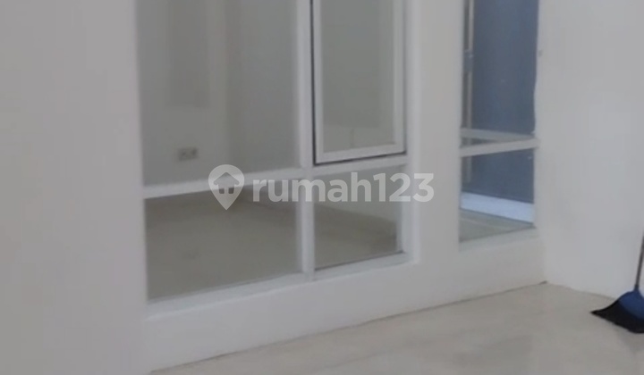 Strategic House Near Cilebut Station and Bogor City Toll Gate, Good