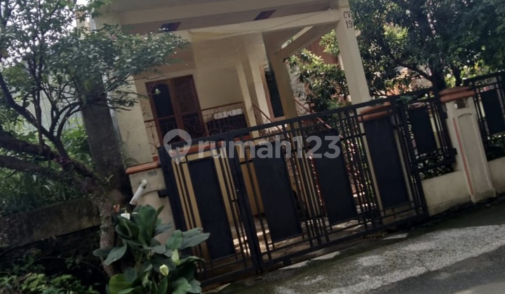 Strategic House Near University in Bogor Strategic House Near University in Bogor