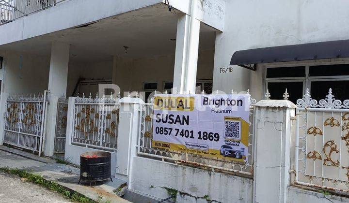 tampak depan rumah strategis di villa pertiwi