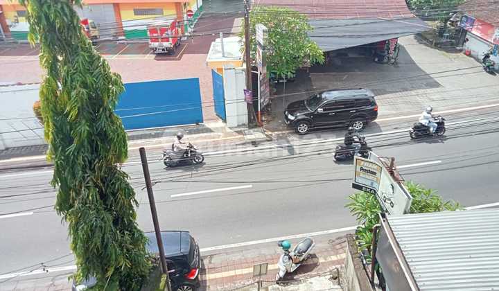 Investment in a 3-Storey Shop House in a Busy Denpasar Location 2