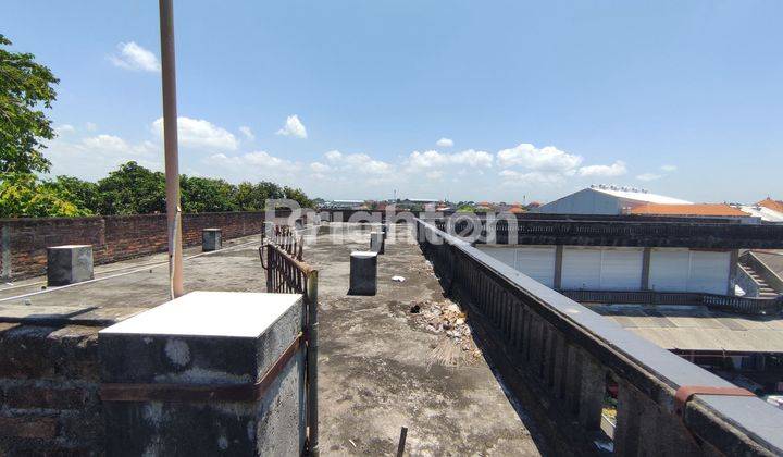 WIDE ROOFTOP ON THE CARGO ROAD 1