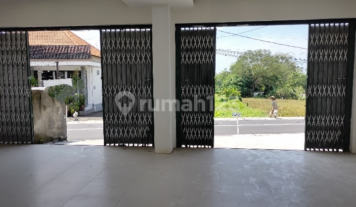 Ready-to-Use Shop House in Kerobokan, 2 Floors and Spacious 2