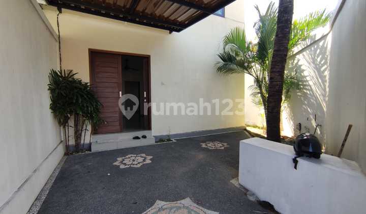 Rumah 2 Lantai Semi Furnished Di Kerobokan 2