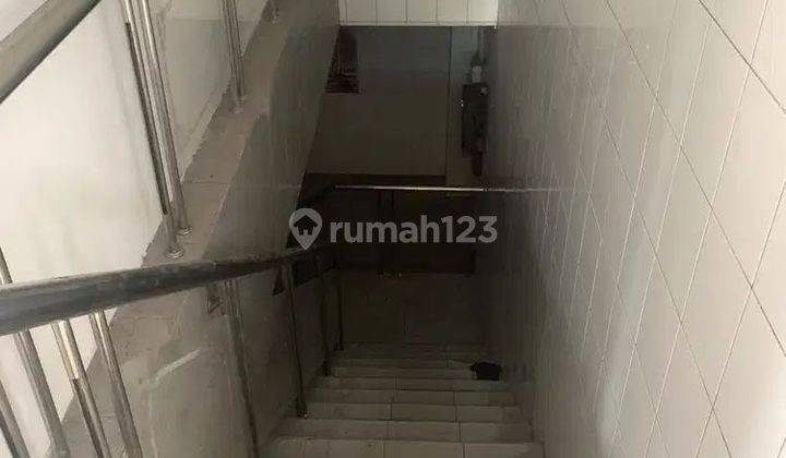 Di sewakaan ruko gandeng 4 lantai Ruko di Pluit dalam 170 m Bagus hadap selatan luas bangunan 500M² lokasi strategis cocok untuk kantor rumah tinggal konveksi dll 2