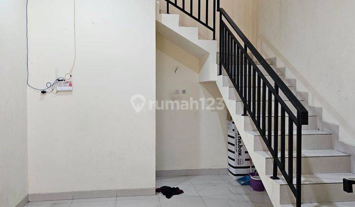 Di jual Rumah dalan gang di Mangga besar SHM 2 lantai 3 bedroom jual murah BU layak huni Bagus 1