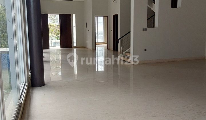 Di jual cepat Rumah di Pik 1 cluster premium rumah 3 lantai 7 bedroom termurah dan mewah rumah baru jadi ada kolam renang