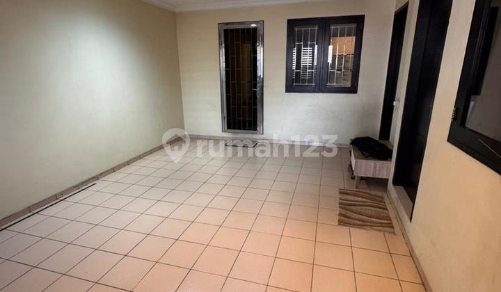 For Quick Sale, Muara Karang Small Block House, Ready to Use, Newest Building, Cheapest 3-Story House with 4 Bedrooms, South Facing.