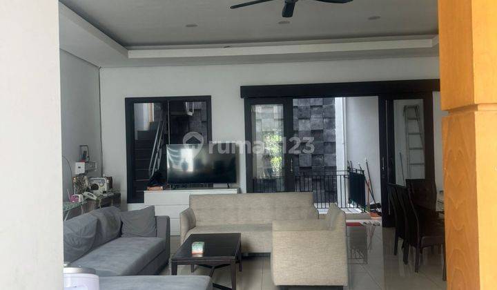 Di Jual Rumah Di Grisenda 200m² Rapih Layak Huni Termurah Area Strategis 7 Bedroom Rumah Siap Huni  1