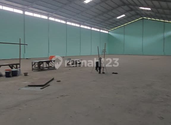 For Rent: Newest Warehouse at the Cheapest Rate in Jababeka Industrial Area. Factory Warehouse Within the Area, 40ft Container Access. Only 5 Minutes to North Cikarang Toll Gate Access. Production Allowed.