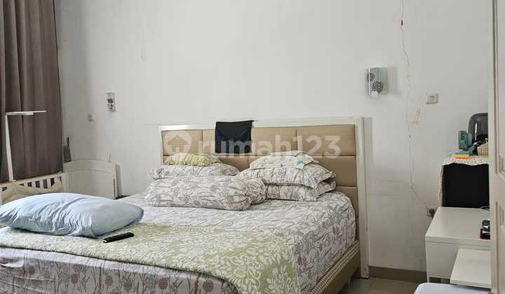 For Quick Sale: Muara Karang Small Block, Wide Road Row, Neat and Well-Maintained House, Semi-Furnished, 4 Bedrooms, New Building