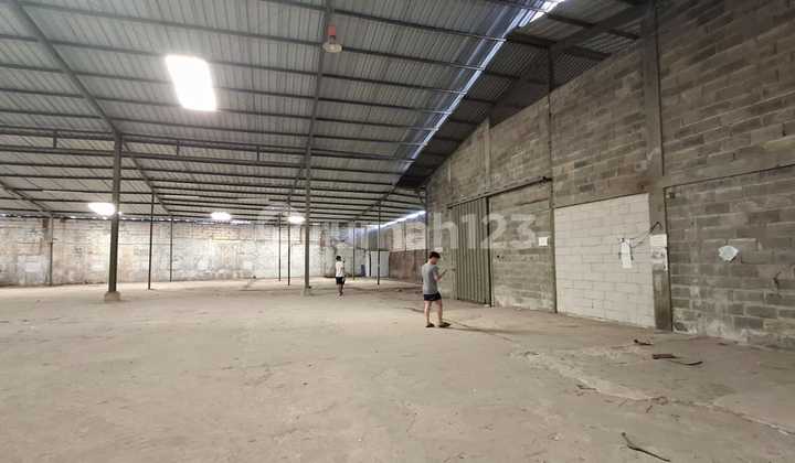 For Rent Warehouse Daan Mogot Warehouse Cheapest in the City Building Area 1200 Unfurnished Warehouse in Daan Mogot Shared Warehouse 40ft Container Access For Rent Warehouse Daan Mogot Warehouse Cheapest in the City Building Area 1200 Unfurnished Warehouse in Daan Mogot Shared Warehouse 40ft Container Access