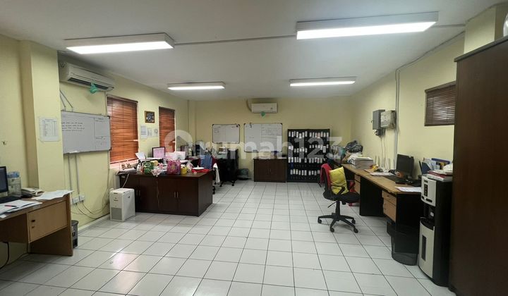 For Sale Eagle Sea 3-Storey Warehouse in Good Condition For Sale Eagle Sea 3-Storey Warehouse in Good Condition