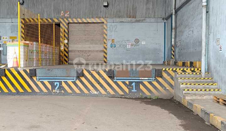 For Rent: Ready-to-Use Warehouse Cheapest Location in Cakung Building Area 5000 Includes Loading Dock 40ft Container Access Close to Port For Rent: Ready-to-Use Warehouse Cheapest Location in Cakung Building Area 5000 Includes Loading Dock 40ft Container Access Close to Port