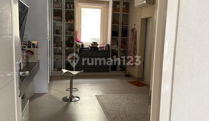 For Quick Sale: Move-In Ready House, Fully Furnished, Neat, in Favorite Large Block, Wide Street, 4+1 Bedrooms 2