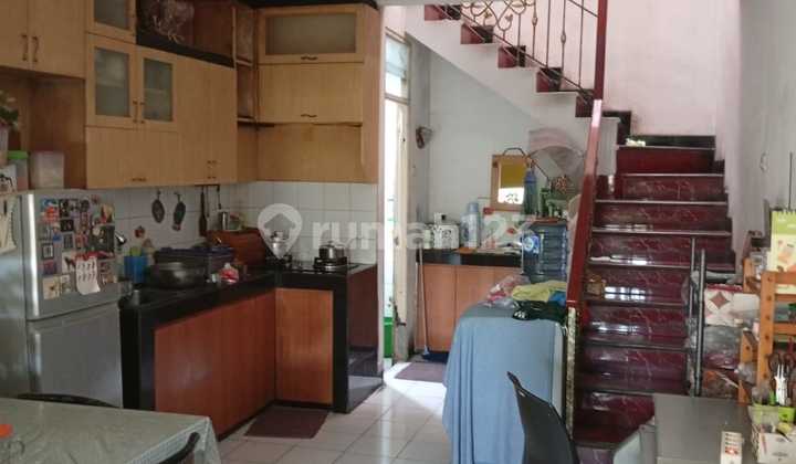 Jual Rumah 2 1/2 Lantai Rapi dan Terawat di Taman Palem Lestari Jakbar Jual Rumah 2 1/2 Lantai Rapi dan Terawat di Taman Palem Lestari Jakbar