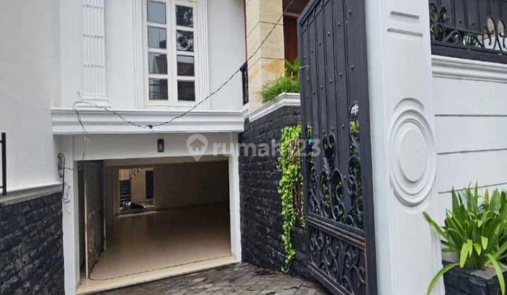 Rumah Bangunan Baru American Classic Di Kebayoran Baru Jakarta Selatan 1