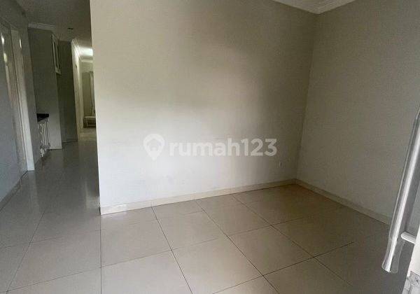 Rumah Semi Furnished HS di Kedoya Permai, Jakarta Barat 2