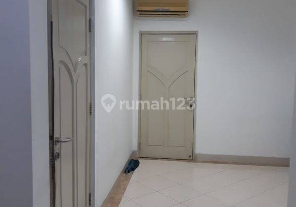 Rumah Sudah Renovasi Furnished SHM di Taman Palem, Jakarta Barat 2