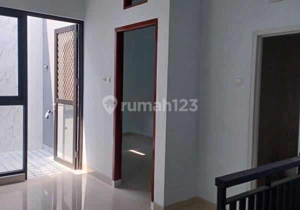 Rumah 2 Lantai Baru Semi Furnished SHM di Poris Indah, Tangerang 2