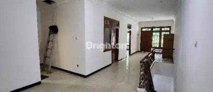 RUMAH BABATAN PILANG ADA BALKON  2