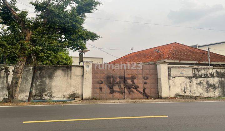 RUMAH DAN TANAH DI O JALAN JOMBANG COCOK UNTUK USAHA LETAK DI JOMBANG KOTA Butuh Renovasi SHM - Sertifikat Hak Milik di JALAN GATOT SUBROTO NO 48 JOMBANG JAWA TIMUR , Jombang Kota Rumah Unfurnished 1