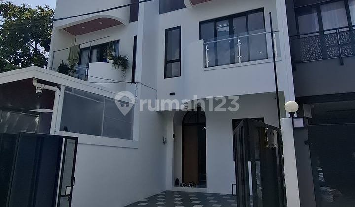 Only 1 Unit New House Left in Meruya Semi Furnished